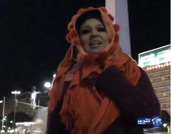 بالفيديو.. فيفي عبده ترتدي أغرب “شال” في الأرجنتين