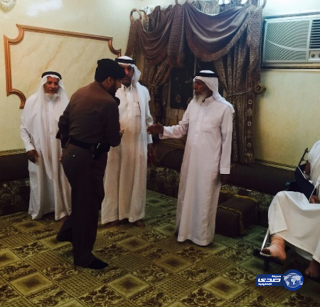 مدير شرطة منطقة نجران يطمئن على الرقيب محمد آل خريم‎