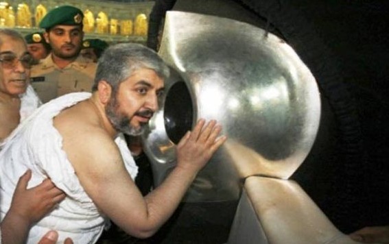 وفد حماس يؤدي مناسك العمرة.. ويهنئ القيادة بالعيد