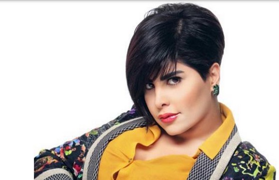 مُعجب يعتمر ويدعو لشمس الكويتية أمام الكعبة”صور”