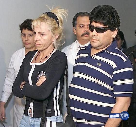مارادونا يتهم زوجته السابقة بسرقة 6 ملايين دولار