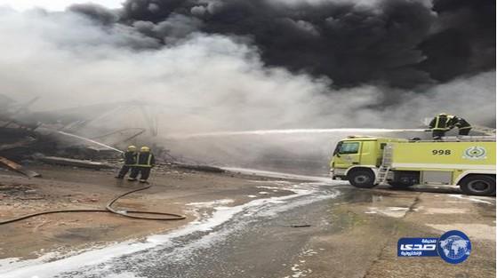 مدني الرياض يخمد حريق في مستودع بحي السلي