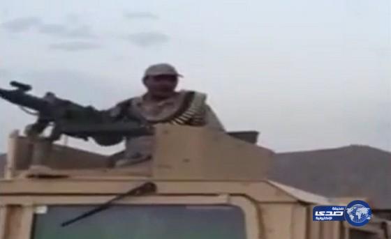 بالفيديو.. رقيب بالحد الجنوبي يعايد خادم الحرمين بقصيدة حماسية من على دبابته