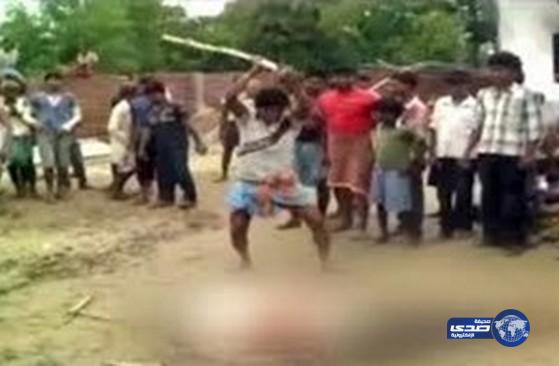 بالفيديو.. أهالي قرية هندية يضربون مدير مدرسة حتى الموت انتقاما لوفاة طالبين