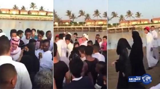 بالفيديو: تحرش جماعي بفتاتين في أحد متنزهات جدة