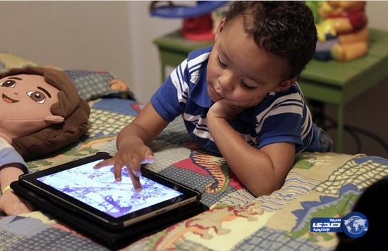 دراسة: الأطفال عشاق الايباد يعتبرون مشاهدة التلفزيون عقاباً