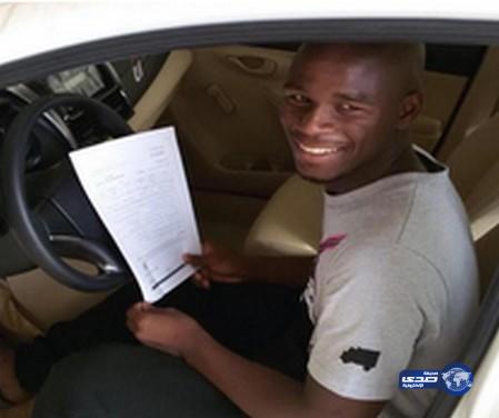 ‫”القصبي” يهدي شاباً سيارة جديدة لتفوقه الدراسي