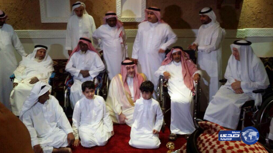 الامير خالد بن طلال يعايد نزلاء دار الرعاية الاجتماعية بالرياض