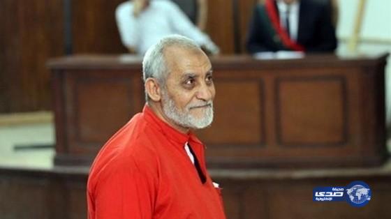 “بديع” يردد تكبيرات العيد في محاكمته بـ”أحداث الإسماعيلية”