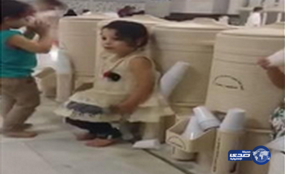 “شؤون الحرمين”: تصرف “طفلة المقطع” برئ وحافظات زمزم محمية بأغطية محكمة