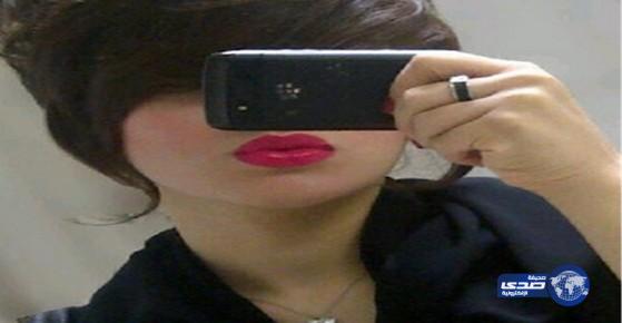 سلفي العيد يتسبب في طلاق فتاة