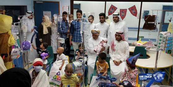 “سفراء التطوع” و”نرسم بسمتهم” يدخلان السعادة على أطفال السرطان‎