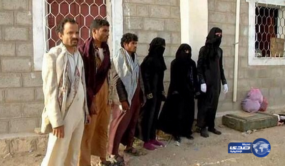 المقاومة تتوسع وتأسر حوثيين متنكرين يزي نسائي خوفا من المواجهات