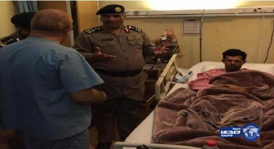 مدير مدني الطائف يزور الجندي منقذ الأطفال ويتابع إجراءات علاجه