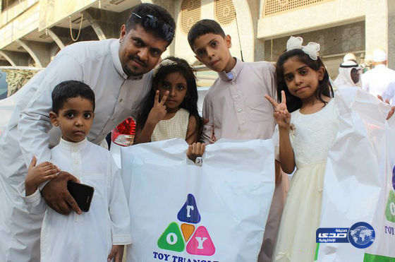 هدايا “نرسم بسمتهم” تسعد أطفال حي العمارية بجدة وحارة الخزان بمكة المكرمة