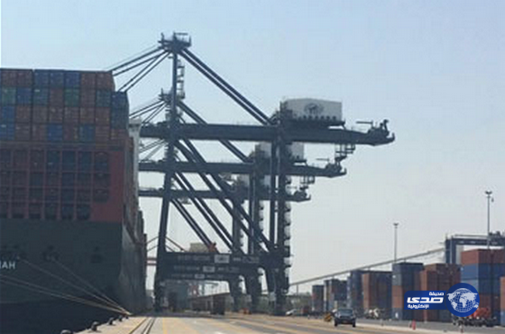 وصول سفينة ” درب الخير ” الإغاثية إلى ميناء عدن محملة بـ 3540 طنًا من المواد الغذائية