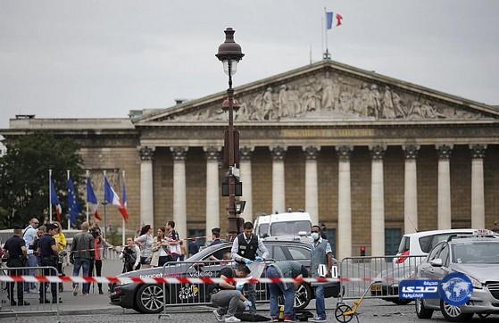 الشرطة الفرنسية تطلق النار على سيارة اخترقت حواجز سباق الدراجات