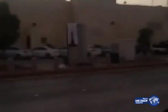 بالفيديو: سعودي يعلق سرواله على ساهر لمنعه من تصوير السيارات