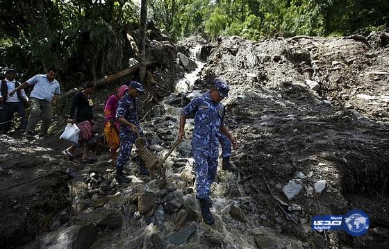 انهيارات أرضية في نيبال تسفر عن سقوط 30 قتيلا (صور)