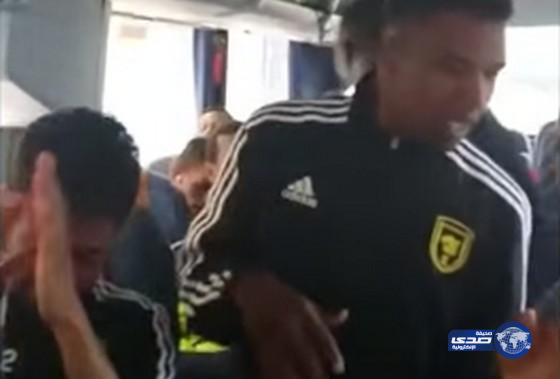 بالفيديو:طرب لاعبي الاتحاد في الباص