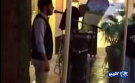بالفيديو.. سعودي يرفع الأذان داخل إحدى الحفلات الموسيقية بالنمسا
