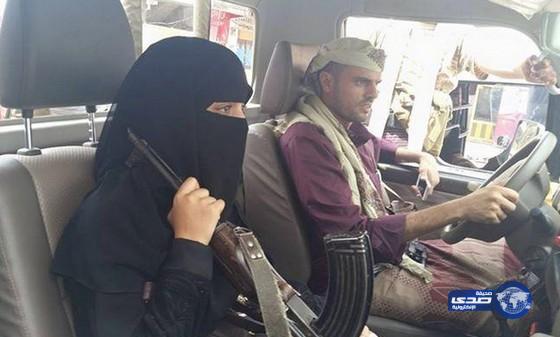حنان&#8221; ابنة الشيخ المخلافي حاملة السلاح وتتفقد جبهات المقاومة الامامية مع الحوثيين