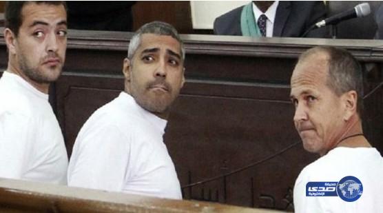 القضاء المصري يؤجّل النطق بالحكم في قضية صحافيي الجزيرة
