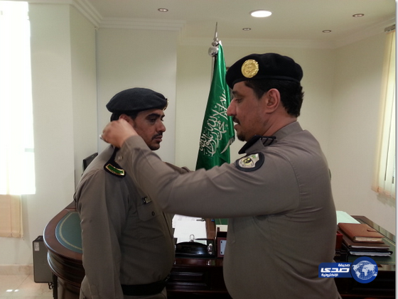 مدير شرطة العيص يقلد السناني رتبته الجديدة‎