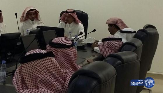 محافظة أبو عريش تناقش وسائل معالجة تراكم النفايات.