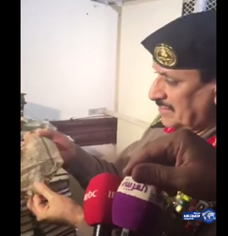 الفريق المحرج يقرأ متأثراً آية “الشهر الحرام” بمصحف تضرر في تفجير “طوارئ عسير”(فيديو)