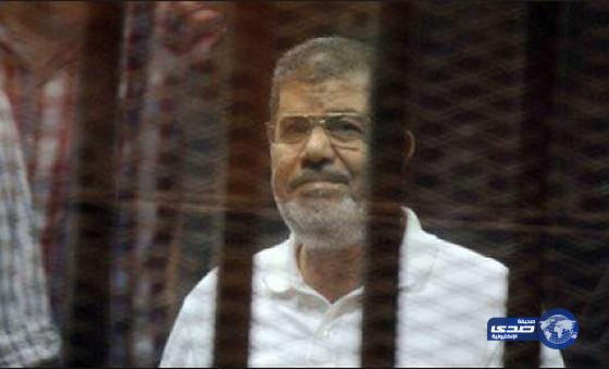 مرسي يطالب بنقله لمركز طبي وطعام من خارج السجن