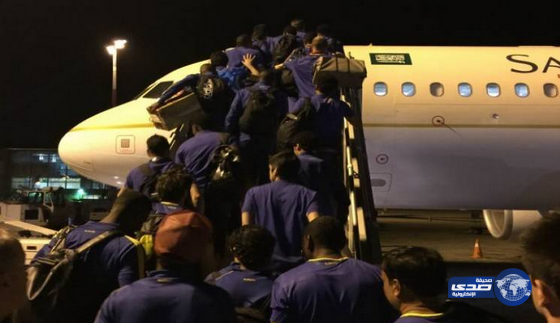 العنزي ينتظر بعثة النصر في لندن