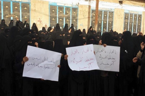 بالفيديو.. تظاهرة نسوية ضد اعتقال الحوثيين للنساء بصنعاء