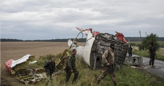 العثور على قطع صاروخ روسي في مكان تحطم الطائرة الماليزية