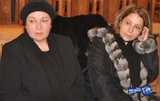 بالفيديو .. انهيار وبكاء الفنانين اثناء تشييع جنازة نور الشريف بحضور آلاف المعزين