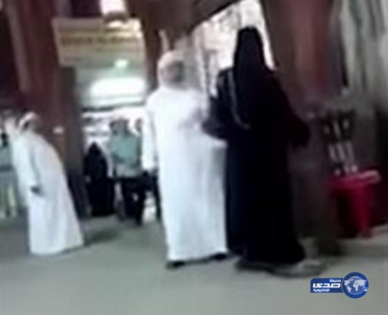 الكويت: توجيه تهمة الاعتداء لرجل ظهر بمقطع فيديو وهو يضرب سيدة