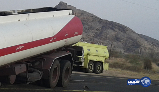 بالصور..” مقطورة وقود ” تنفصل فجأة بطريق ” الحيمه بللحمر “‎