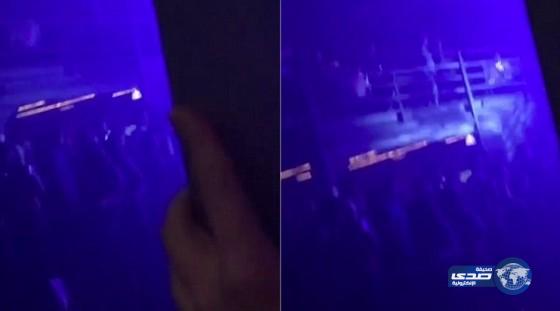 بالفيديو: انهيار سقف على رأس فرقة موسيقية