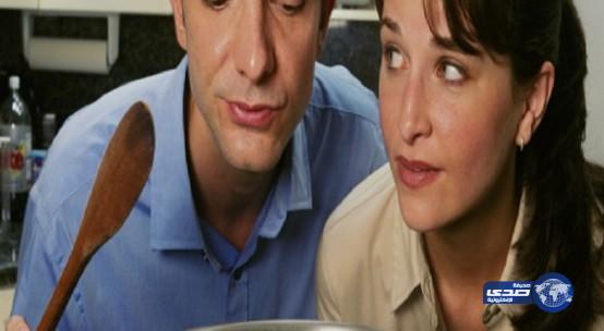 رجل يطلق زوجته لتأخرها في إعداد الطعام