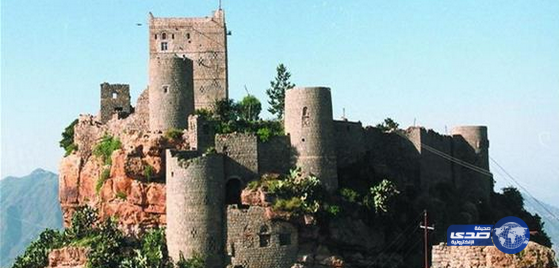 المقاومة الشعبية اليمنية تطهر قلعة تاريخية بتعز