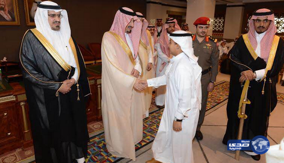 أمير عسير يستقبل وفد التعليم ويؤكد ان الوضع مطمئن في المنطقة