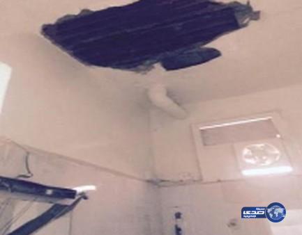 صحة جدة تقف على انهيار سقف بمركز الصحيفة