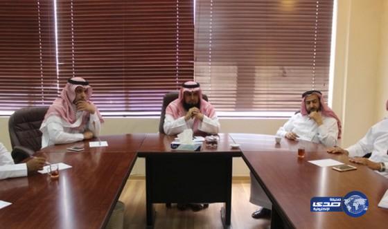 بحضور مدير التعليم اللجنه العليا للاستعداد للعام الدراسي تعقد اجتماعها بعفيف‎