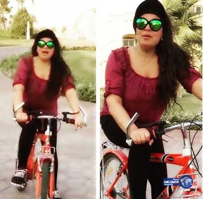 فيفي عبده تستمتع بركوب «الدراجة»!