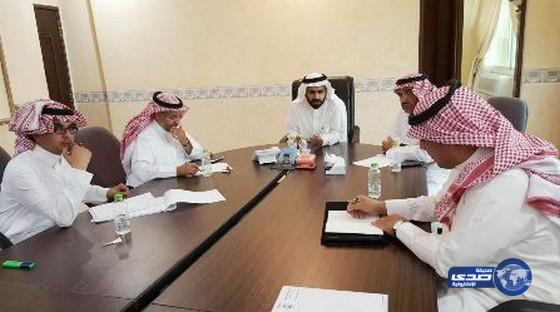 المساعد للشؤون المدرسية بتعليم الباحة يرأس اجتماع لجنة النقل المدرسي‎