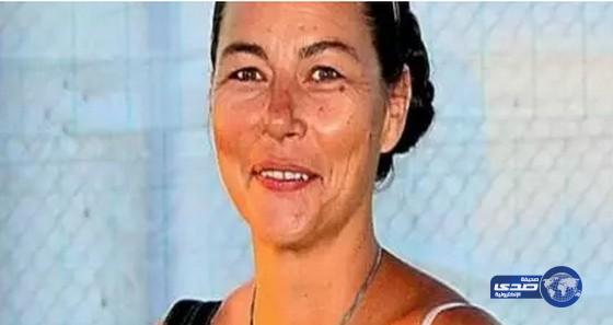 سيدة تكتشف بالصدفة أن شقيقتها تعيش في بطنها منذ 45 عاماً