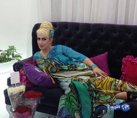 ميس كمر..ووضعية الطاووس