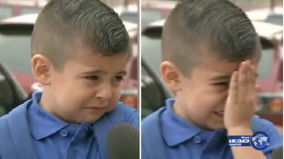 بالفيديو: طفل يدحل في نوبة بكاء بعد سؤال المذيعة عن يومه الدراسي الأول