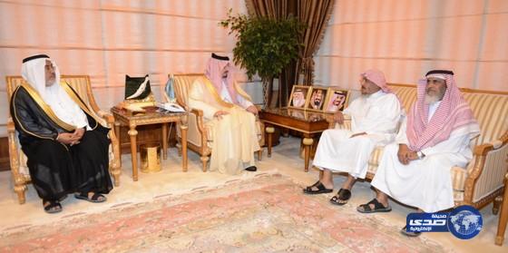 سمو أمير منطقة عسير يقدم تعازي القيادة لذوي الشهيد البارقي