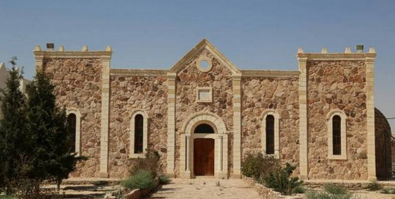 بالصور.. ‫‏داعش‬ يهدم ديرا أثريا بسوريا